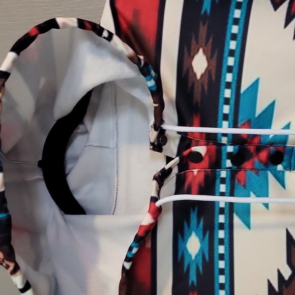 Aztec style hoodie - Picture 3 of 4